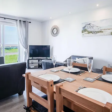Beach View - 2 Bedroom Apartment - Llanelli Exterior foto