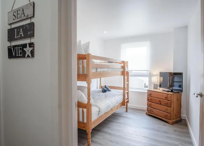 Beach View - 2 Bedroom Apartment - Llanelli