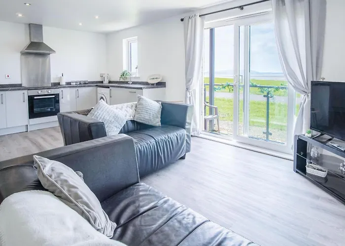 Beach View - 2 Bedroom Apartment - Llanelli