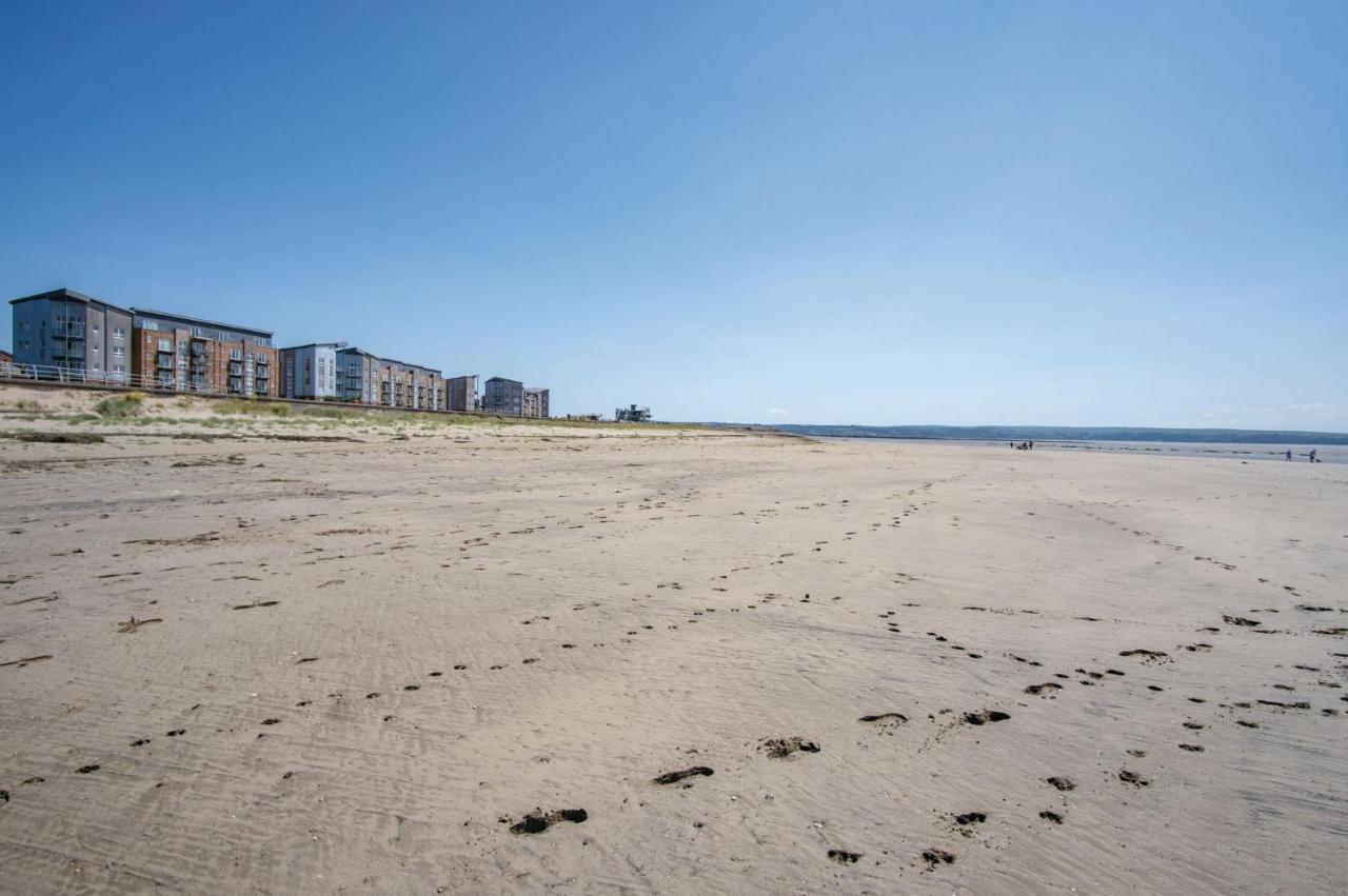 View - 2 Bedroom - Apartment *