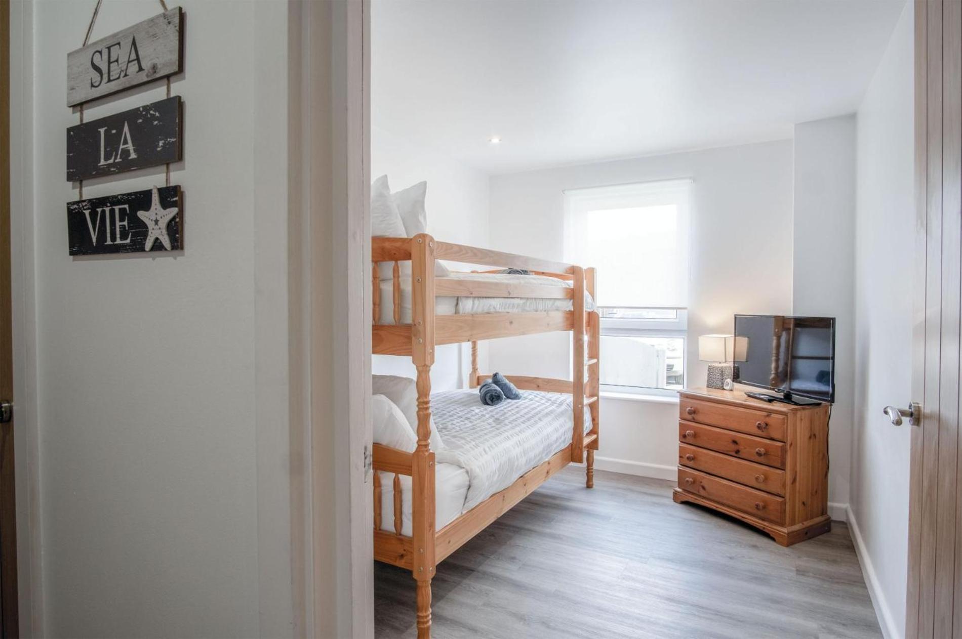 View - 2 Bedroom - Apartment *