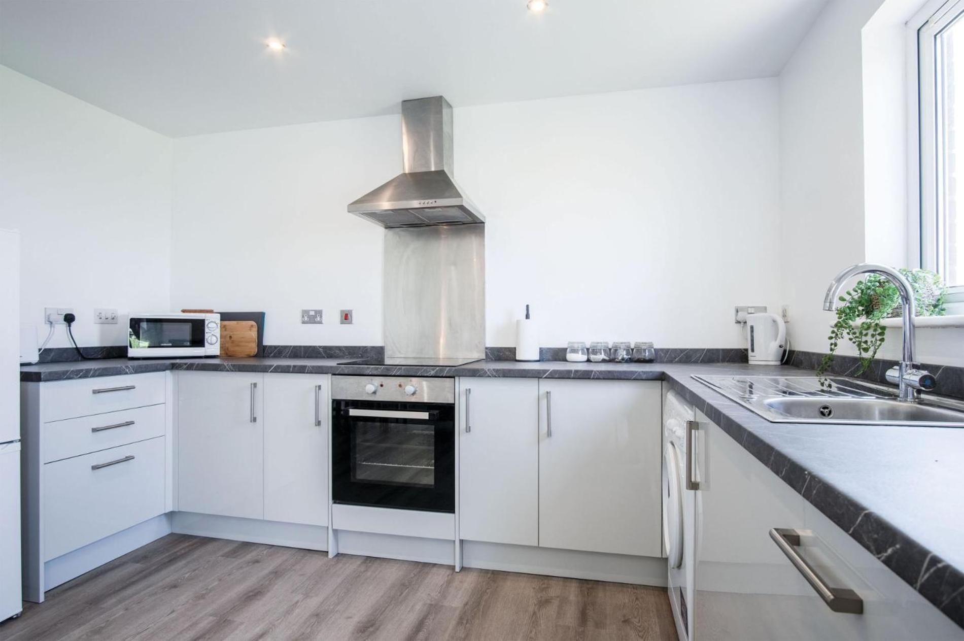View - 2 Bedroom - Apartment *