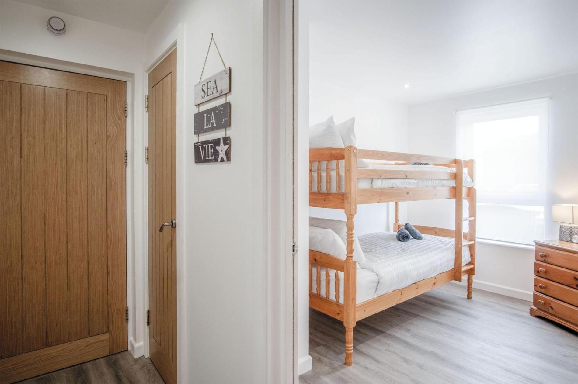 View - 2 Bedroom - * Llanelli