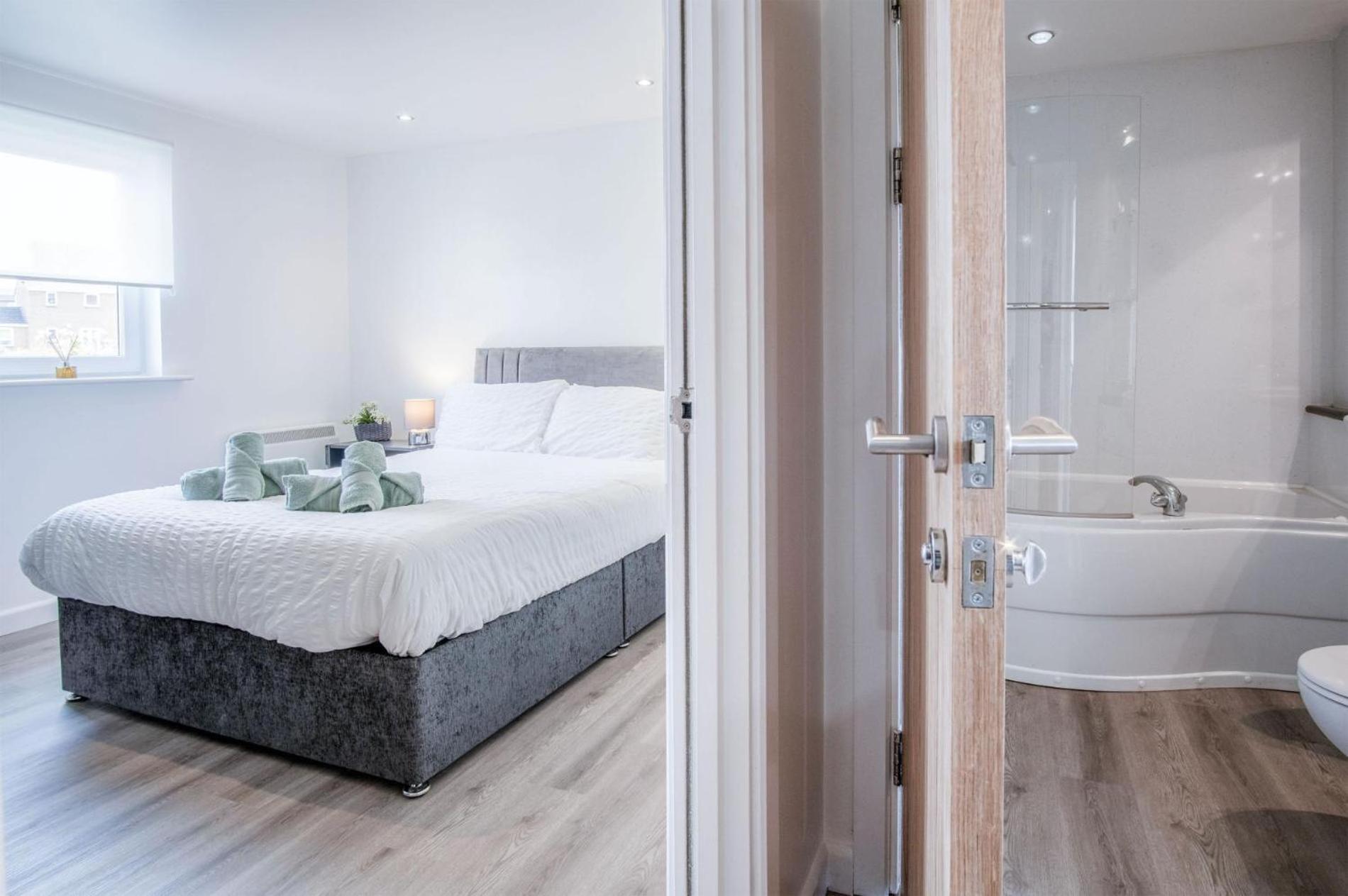 View - 2 Bedroom - Apartment *